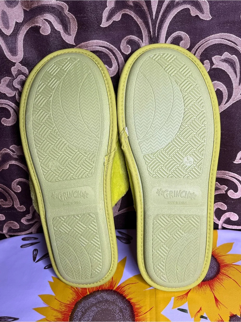 Dr. Seuss Men’s Plush Slippers Size L (M11-M12)